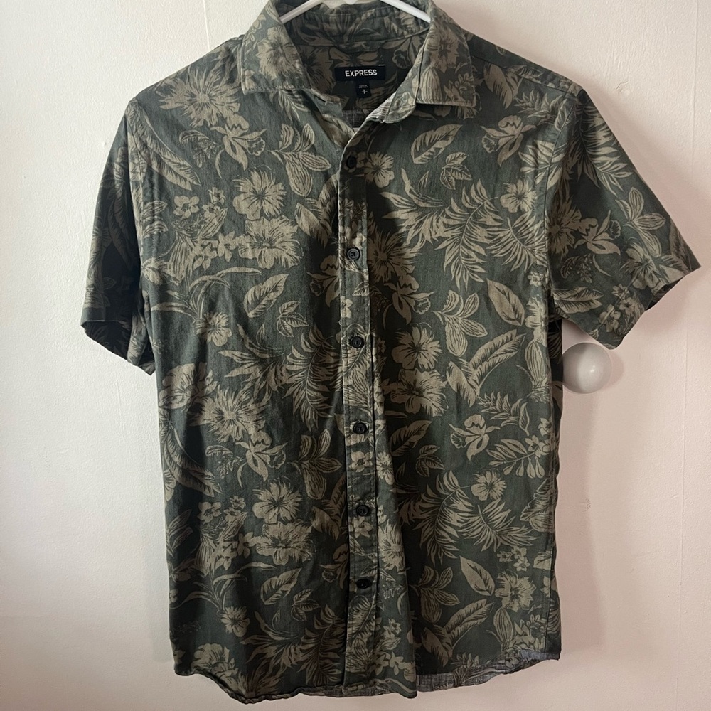 Express Men’s Button Down Short Sleeve Shirt Small Floral Print